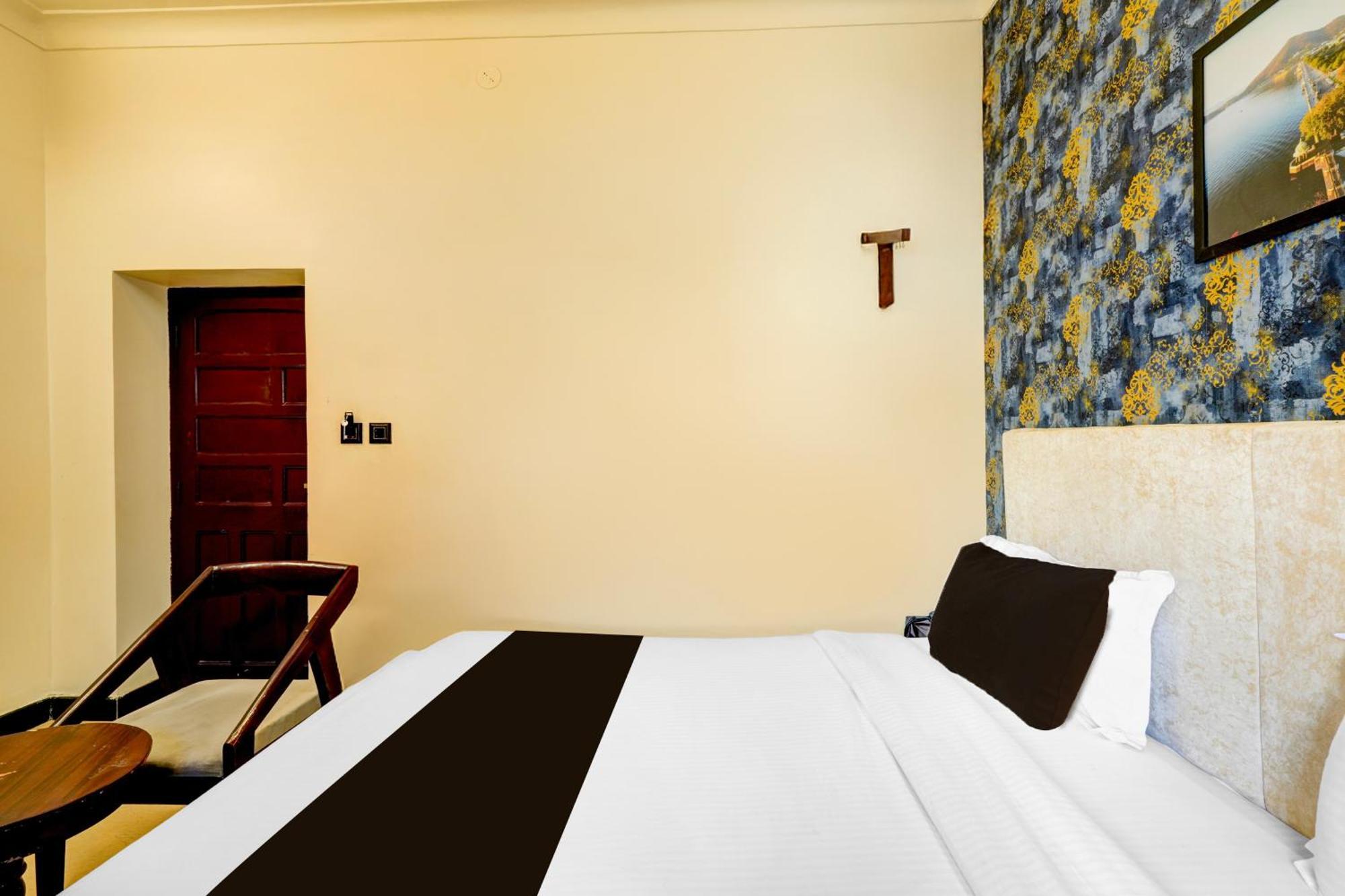Hotel O N Hill View